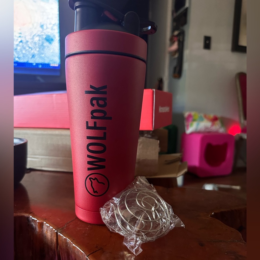 WOLF Red Protein Tumbler with Whisk Ball NEVER USED
